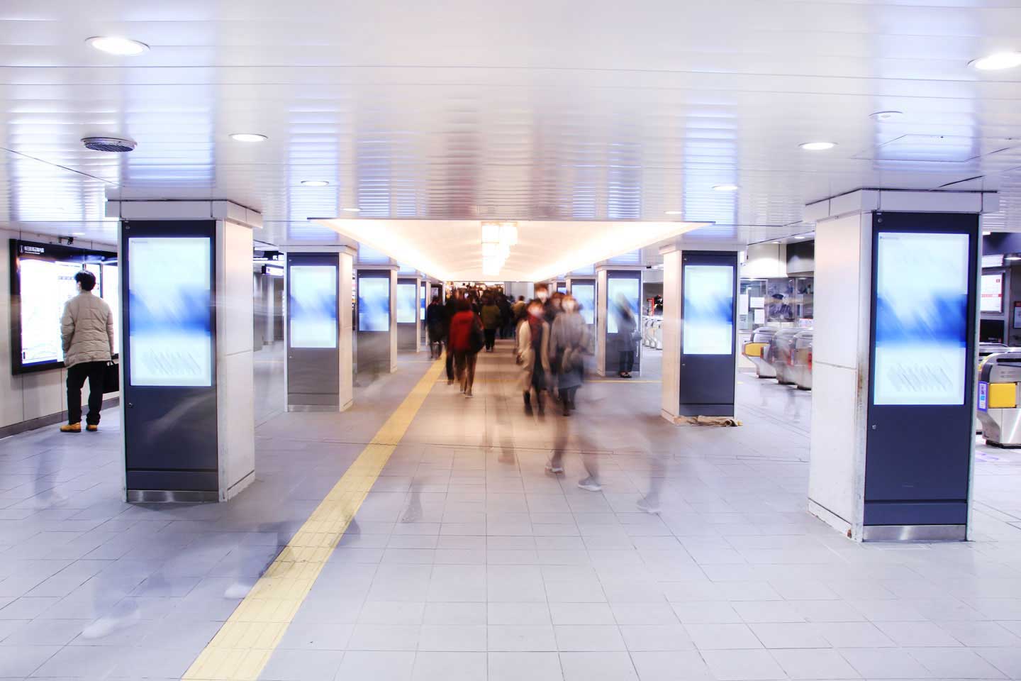 大阪メトロ駅看板写真