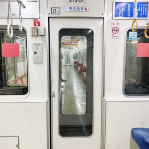 Osaka Metro 連結部ステッカー広告写真
