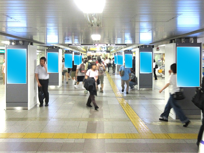 大阪メトロ梅田コンコースビジョン写真