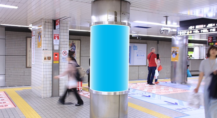 Osaka Metroアドピラー広告写真