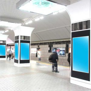 Osaka Metro梅田ホームビジョン写真