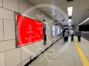 東梅田駅1-26看板写真