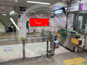 東梅田駅2-4看板写真